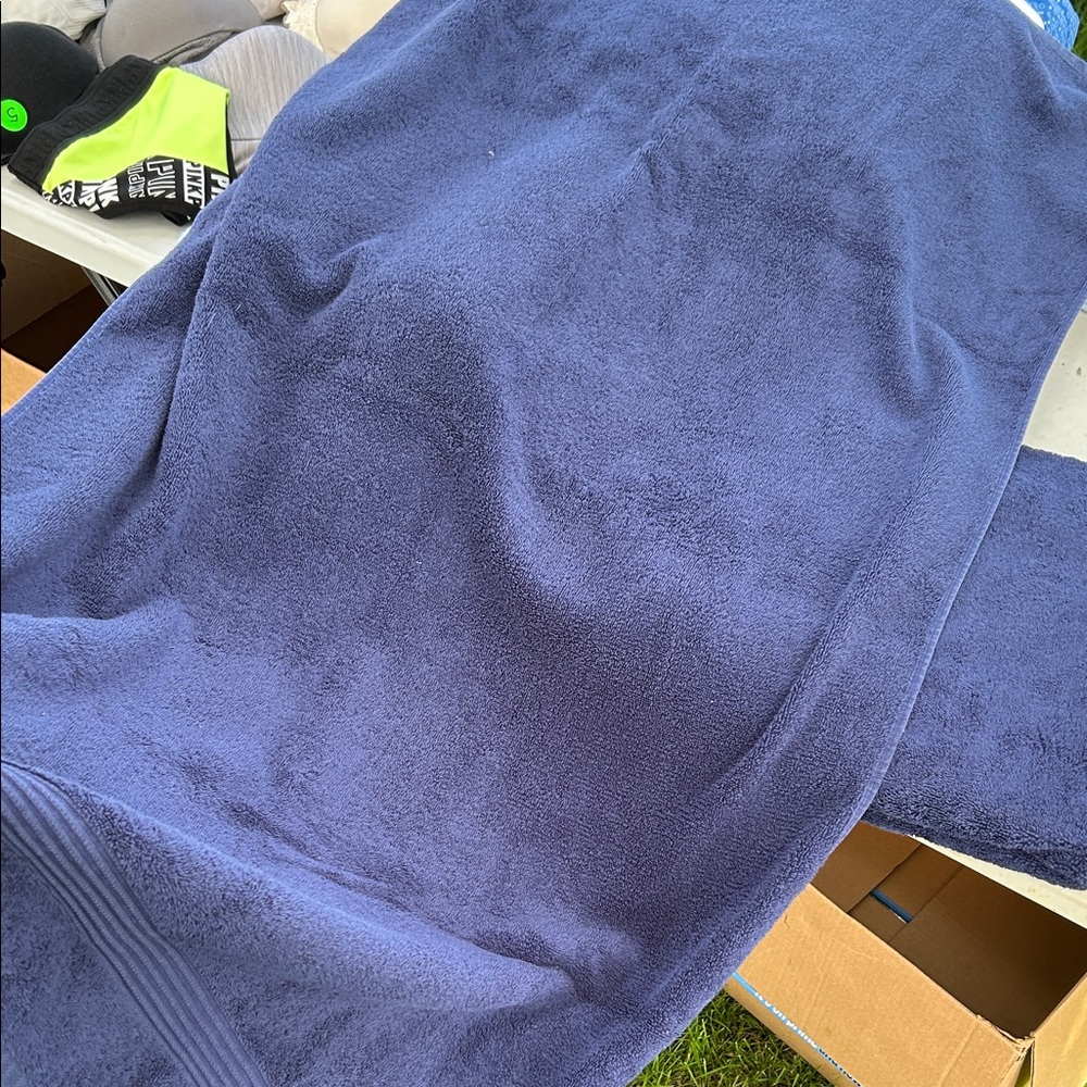 Navy Blue Towels Set of 2 - Picture 2 of 5